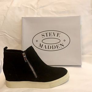 Steve Madden “Wedgie” bootie/black suede/size 9